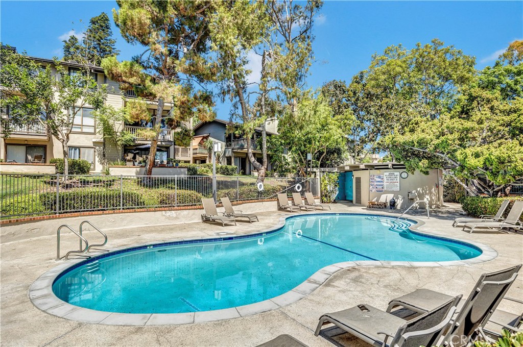 3 Palos, Unit 51 Irvine, CA 92612 - Photo 32 of 40 Up close.
