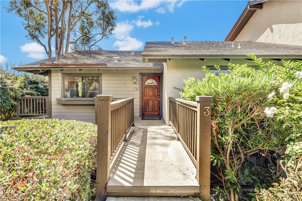 3 Palos, Unit 51 Irvine, CA 92612 - Photo 4 of 54 Street level entrance to the front door. Single level living at its best! End unit and no one above.