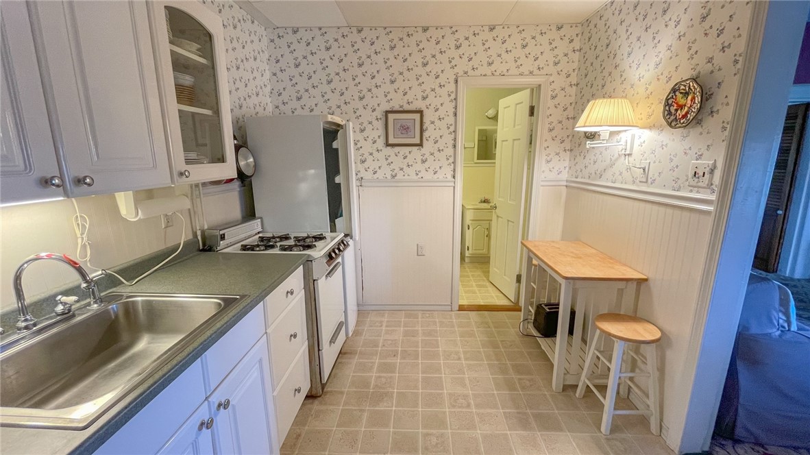 539 Center Road Block Island, RI 02807 - Photo 25 of 43 apartment kitchen