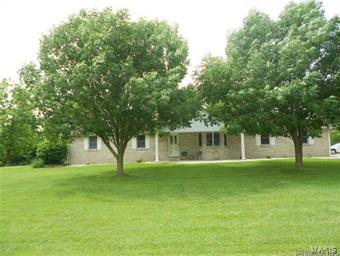 13304 Field Crest Road Highland, IL 62249 - Photo 3 of 21