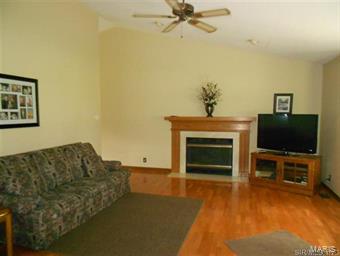 13304 Field Crest Road Highland, IL 62249 - Photo 8 of 21