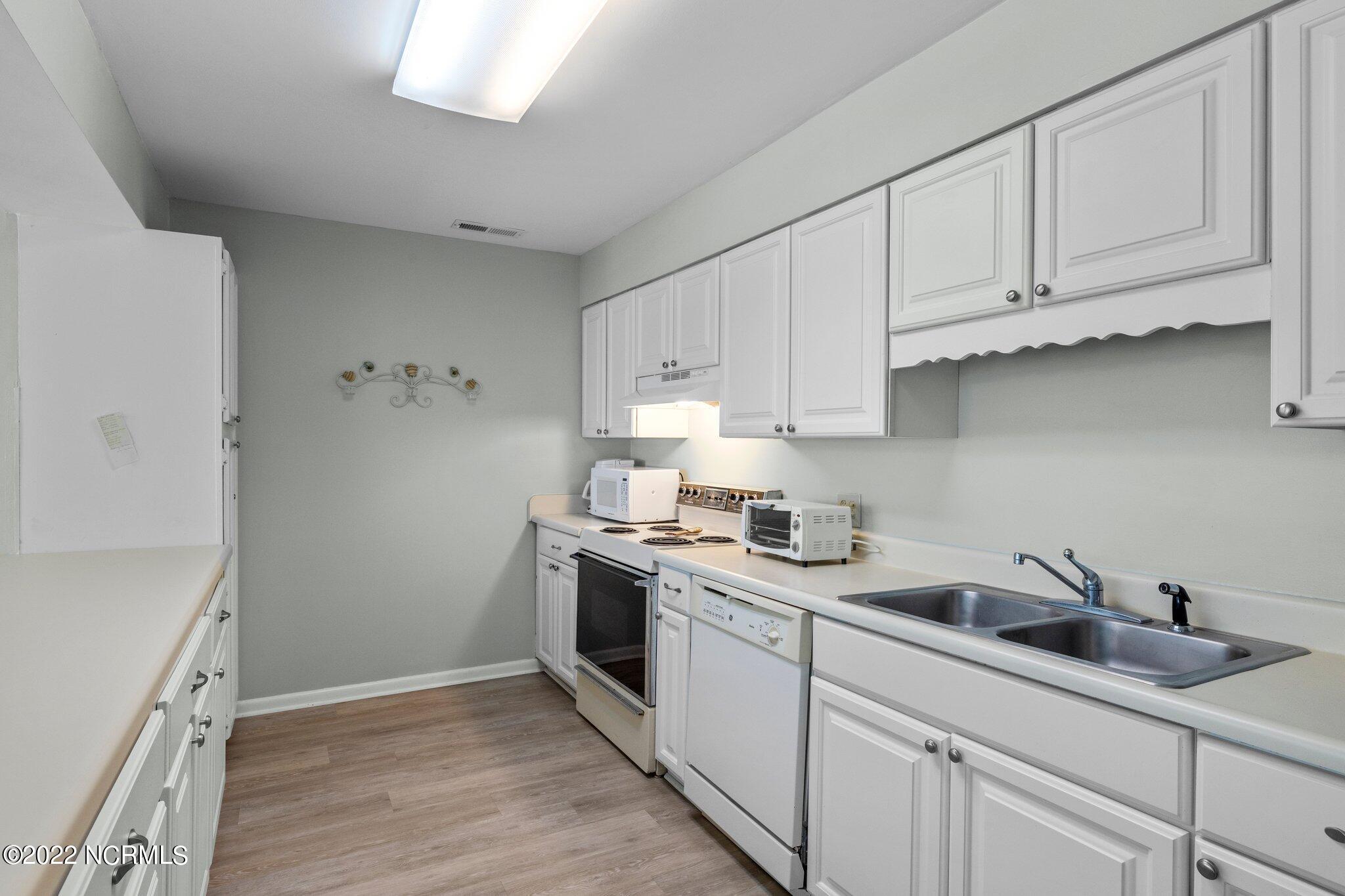 855 Salter Path Road, Unit 110 Indian Beach, NC 28512 - Photo 31 of 50 41-web-or-mls-_S3A7792