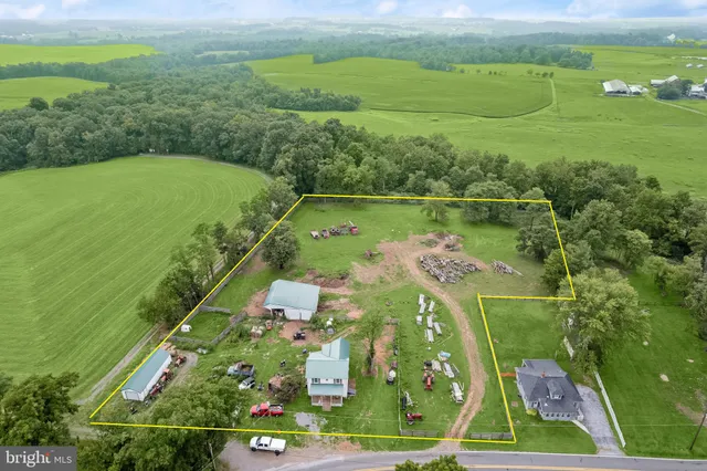 an aerial view of a houses with outdoor space and a lake view