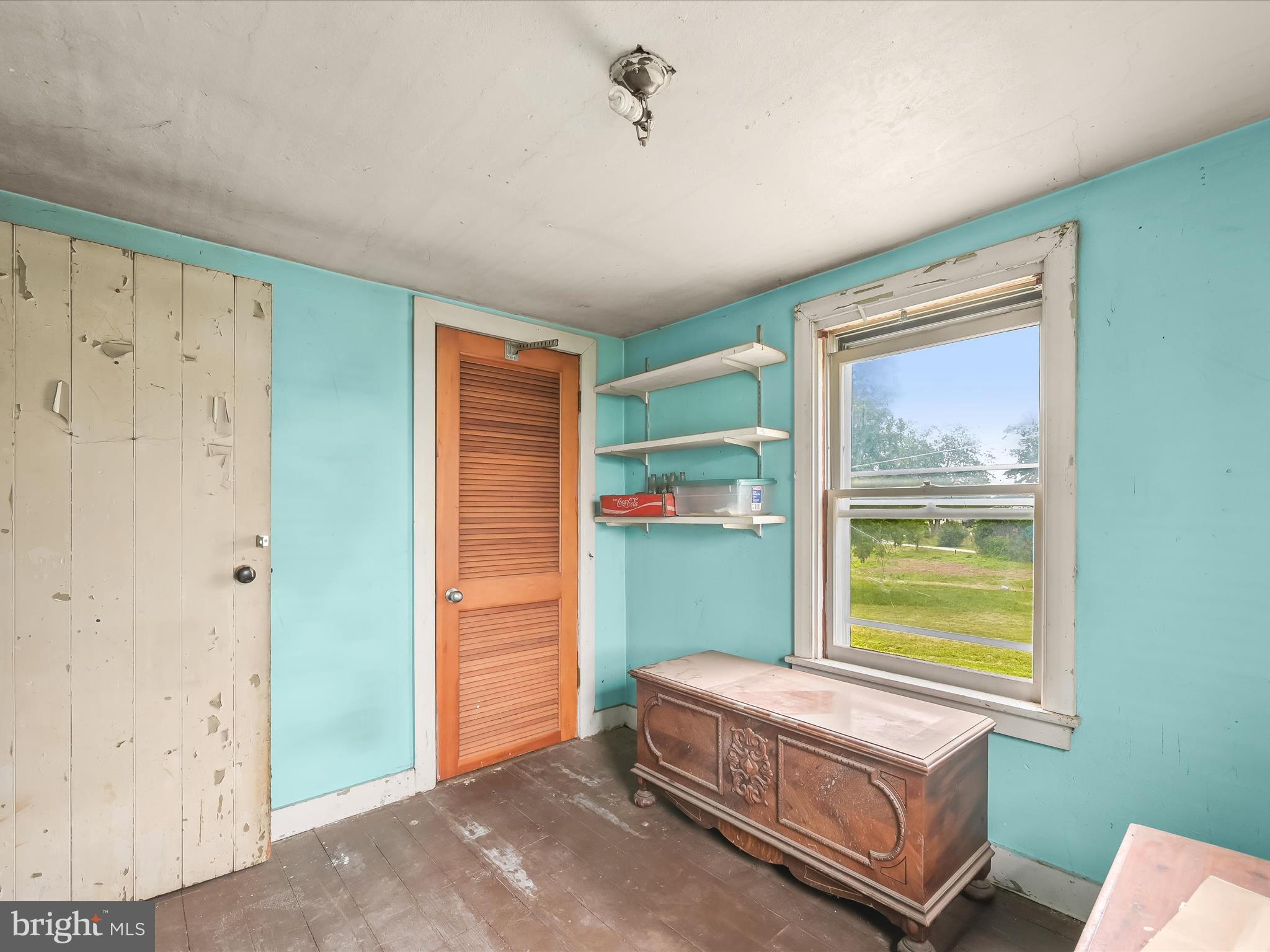 430 Bucher John Road Union Bridge, MD 21791 - Photo 33 of 40 a room with a bed and a window