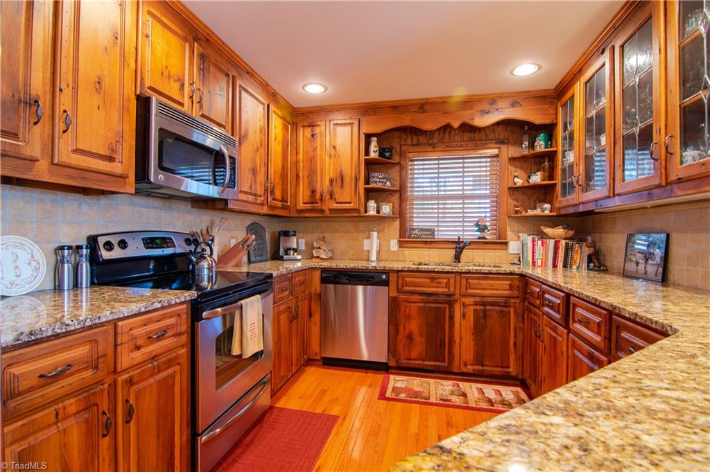 985 Country Club Road Glade Valley, NC 28627 - Photo 11 of 47 Gallery Image 11