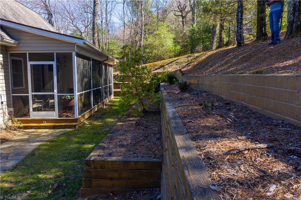 985 Country Club Road Glade Valley, NC 28627 - Photo 4 of 47 Gallery Image 4