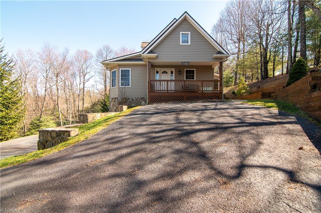 985 Country Club Road Glade Valley, NC 28627 - Photo 5 of 47 Gallery Image 5