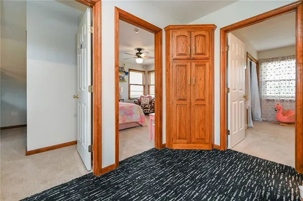$600,000 | 8590 Oak Country Lane, De Soto, KS 66018