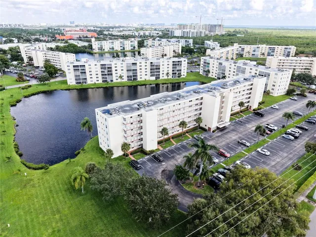 $227,500 | 301 Southeast 3rd Street, Unit 309, Dania Beach, FL 33004