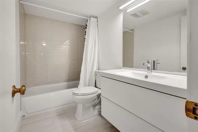 $227,500 | 301 Southeast 3rd Street, Unit 309, Dania Beach, FL 33004