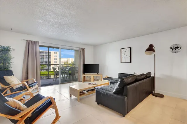 $227,500 | 301 Southeast 3rd Street, Unit 309, Dania Beach, FL 33004