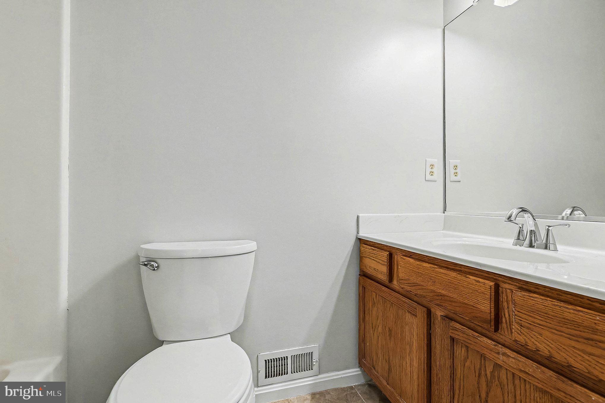 7200 Cloverhill Road Spotsylvania, VA 22551 - Photo 11 of 25 Hall Bath