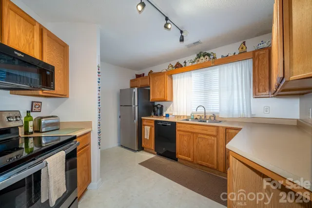 $300,000 | 131 Ewarts Pond Road, Hendersonville, NC 28739