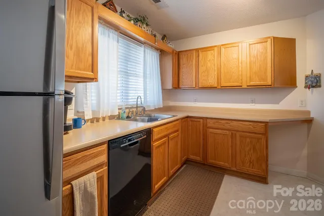 $300,000 | 131 Ewarts Pond Road, Hendersonville, NC 28739