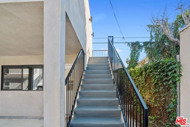 $3,700 | 1518 1/2 Stearns Drive, Los Angeles, CA 90035