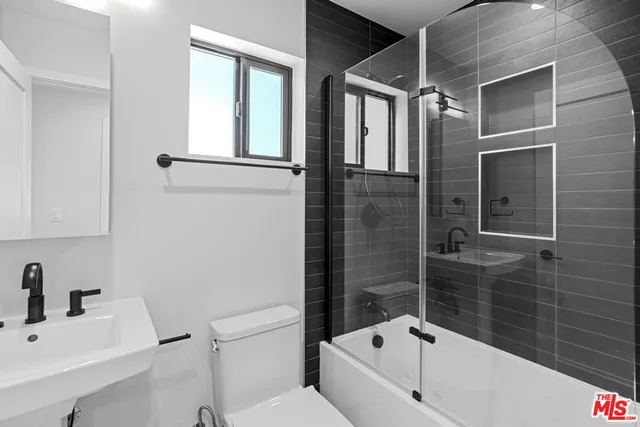 $3,700 | 1518 1/2 Stearns Drive, Los Angeles, CA 90035