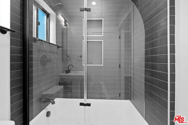 $3,700 | 1518 1/2 Stearns Drive, Los Angeles, CA 90035