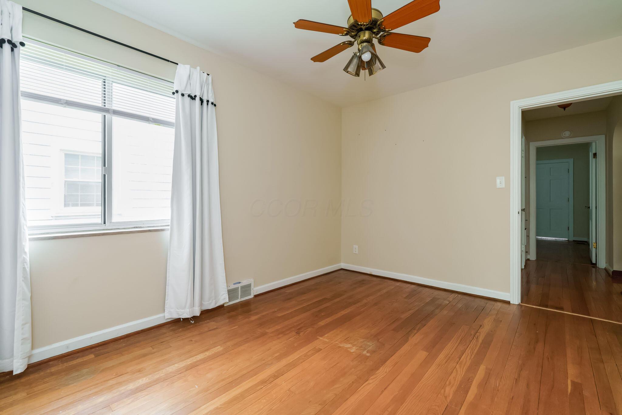 908 Vernon Road Columbus, OH 43209 - Photo 25 of 36 Bedroom 2