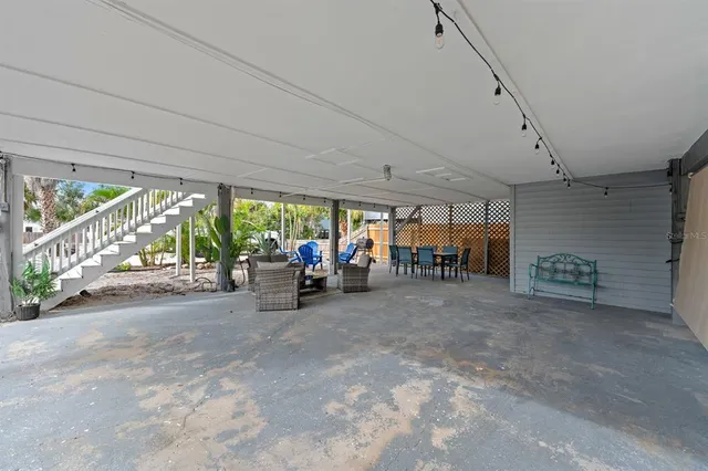 a view of a parking area