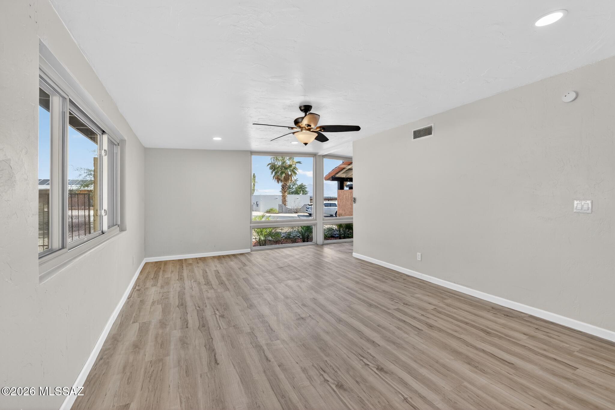 2175 West Rainbow Ridge Road Tucson, AZ 85745 - Photo 12 of 36 17_2175_W_Rainbow_Ridge_Rd-Living_room-0