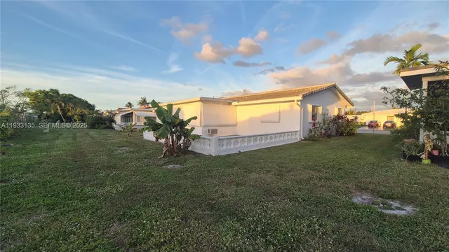 $359,500 | 5715 Northwest 84th Terrace, Tamarac, FL 33321