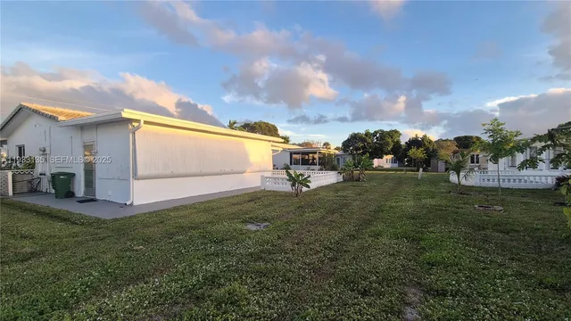 $359,500 | 5715 Northwest 84th Terrace, Tamarac, FL 33321