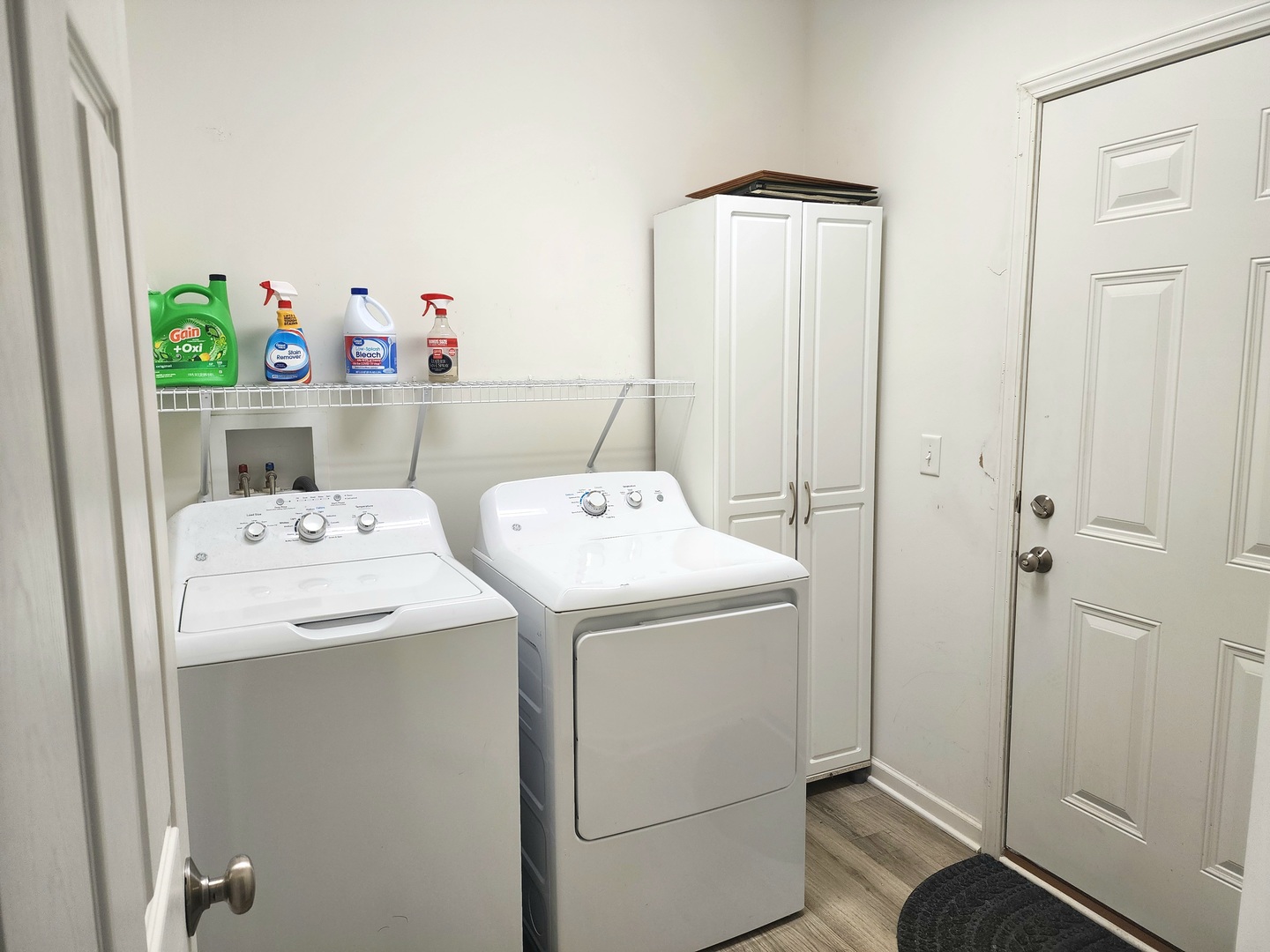 2003 Magenta Lane Algonquin, IL 60102 - Photo 23 of 29 a utility room with dryer and washer