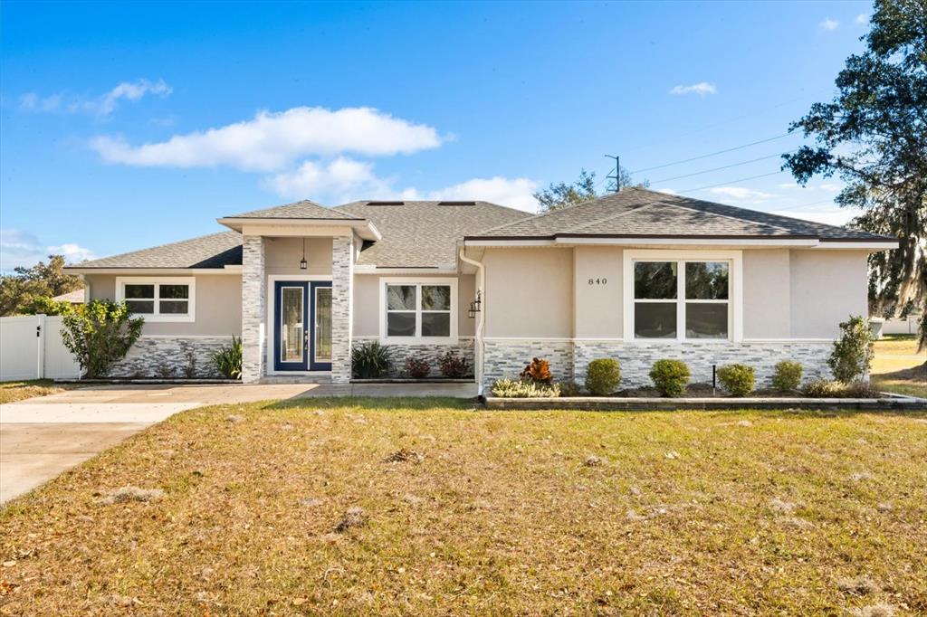 840 Oaks Shores Road Leesburg, FL 34748 - Photo 1 of 25 front view of house with a yard