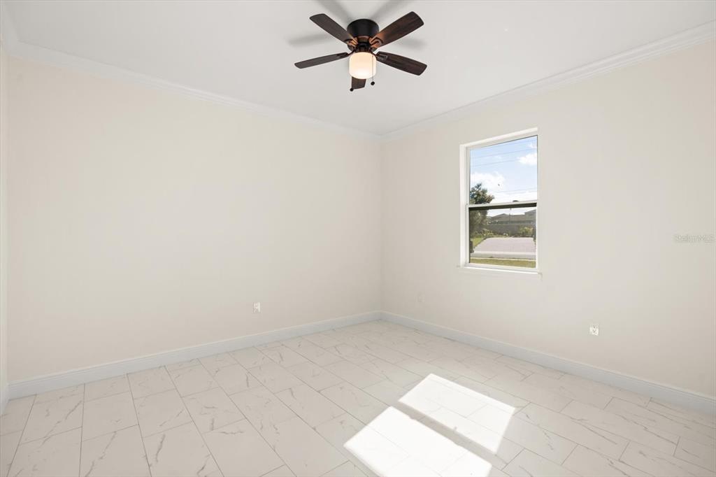 840 Oaks Shores Road Leesburg, FL 34748 - Photo 16 of 25 a view of an empty room