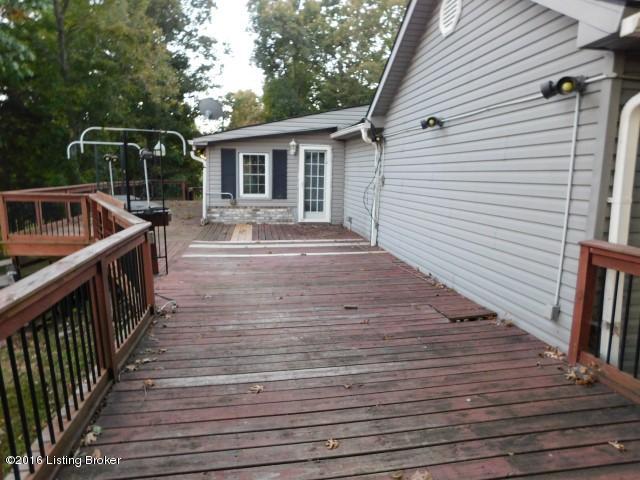1577 Fairview Road Lawrenceburg, KY 40342 - Photo 23 of 28 Deck (4)