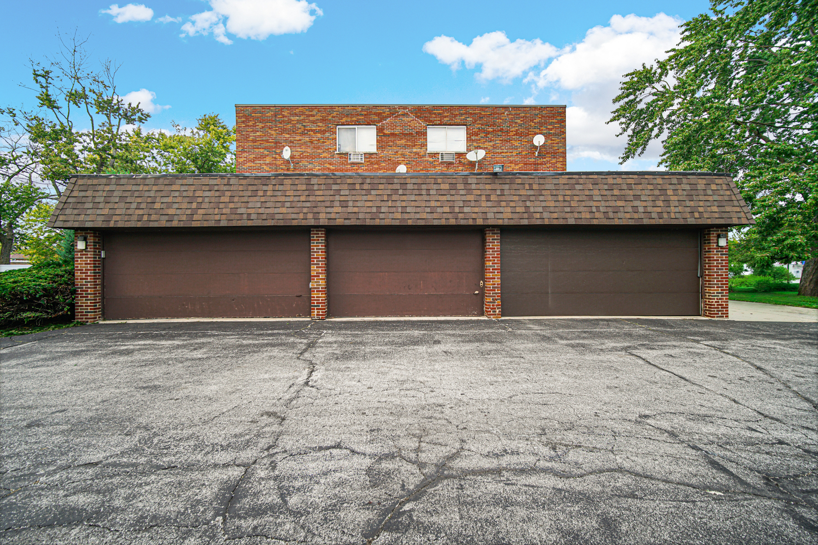 903 Elder Road, Unit 7 Homewood, IL 60430 - Photo 22 of 23 a house with a outdoor space