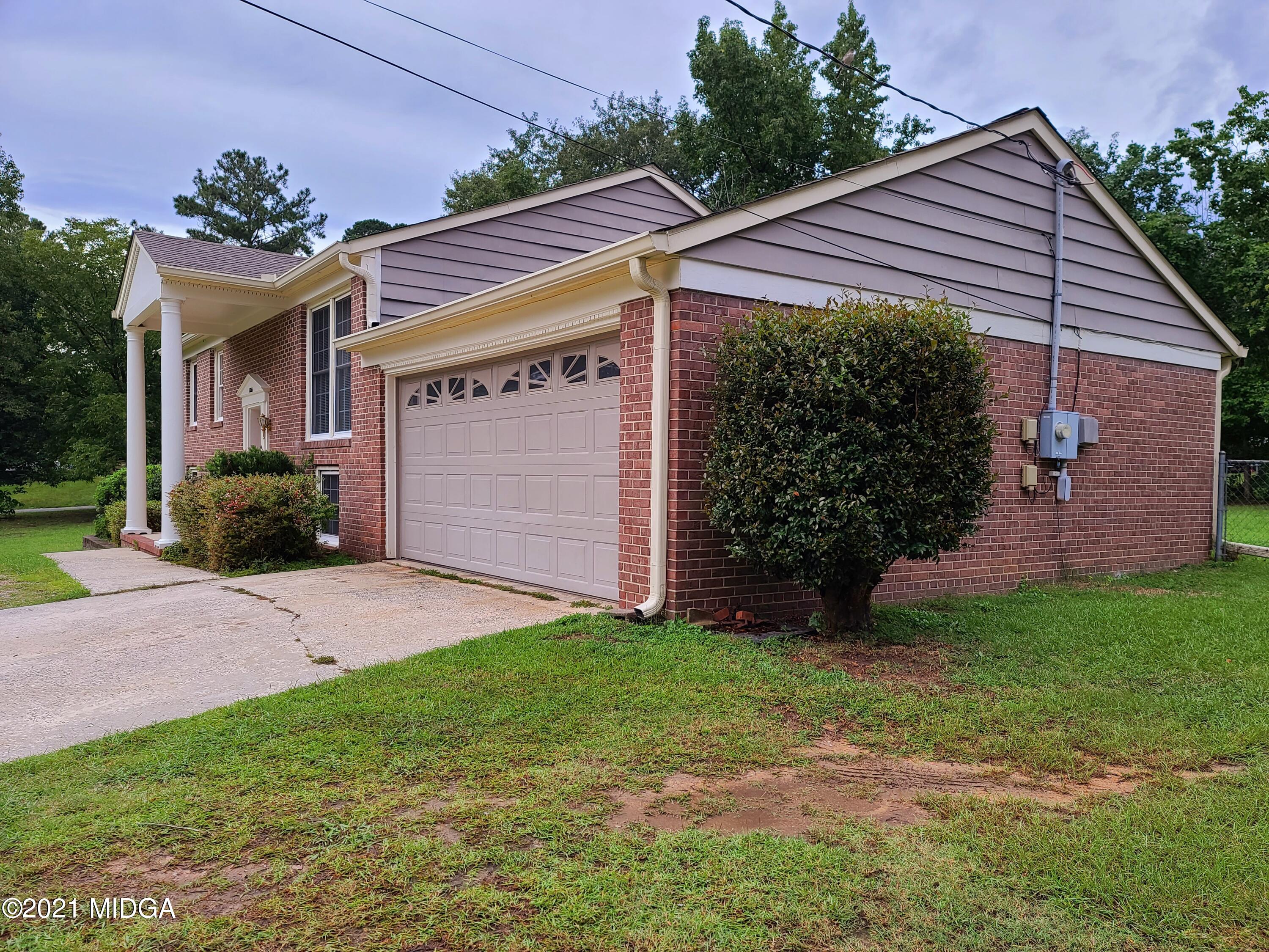 1355 Lake Valley Road Macon, GA 31210 - Photo 2 of 25 20210908_191358
