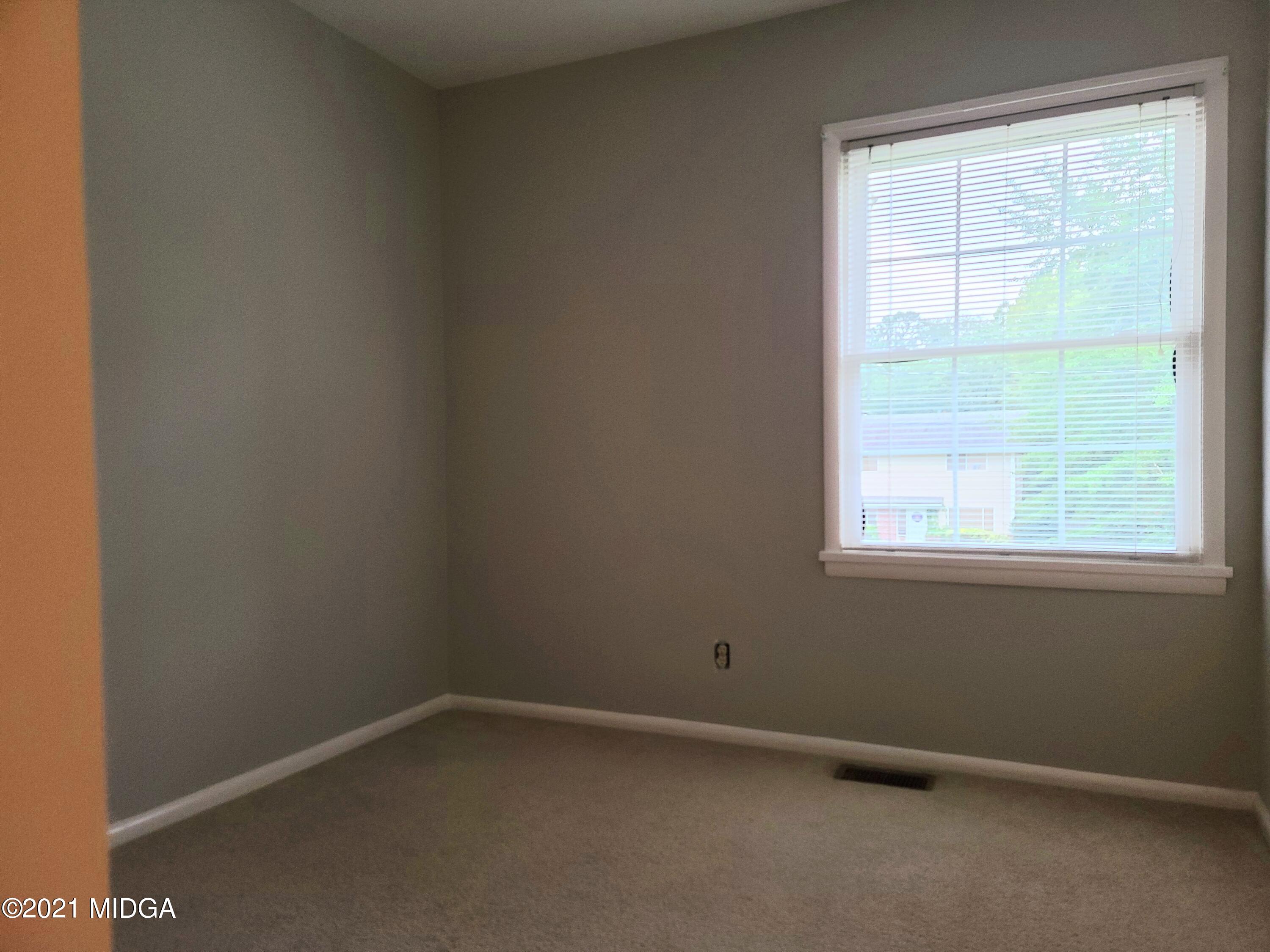 1355 Lake Valley Road Macon, GA 31210 - Photo 7 of 25 20210908_193339