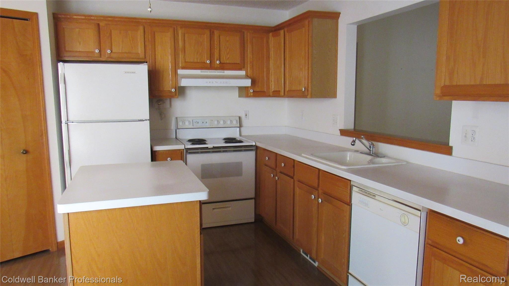 22320 River Ridge Trail Farmington, MI 48335 - Photo 9 of 43 Kitchen
