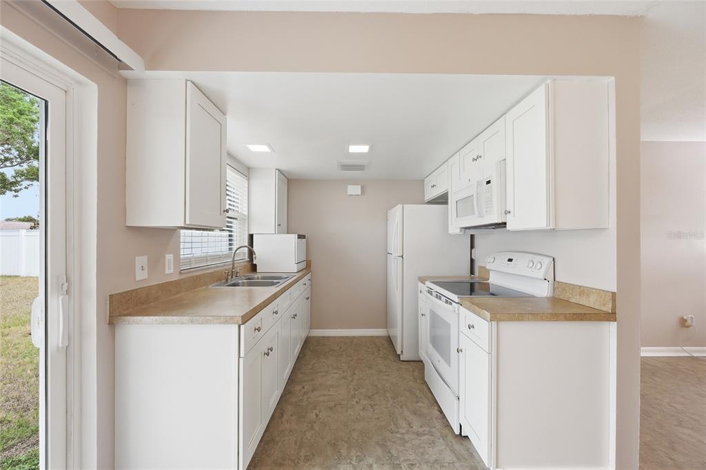 4048 Castlegate Drive Orlando, FL 32839 - Photo 10 of 31
