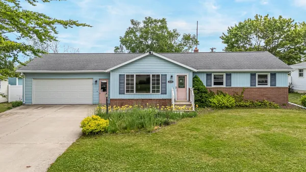$274,900 | 1614 Dawn Street, Algoma, WI 54201