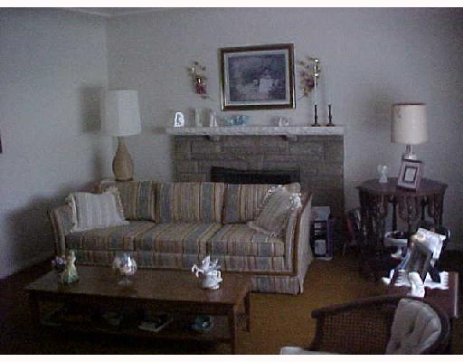 976 Peairs Road Elizabeth, PA 15037 - Photo 2 of 8 Living Room.