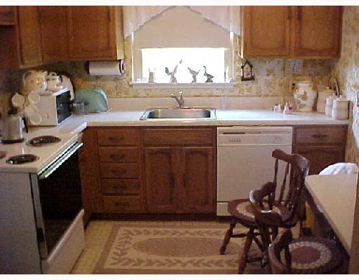 976 Peairs Road Elizabeth, PA 15037 - Photo 4 of 8 Kitchen.