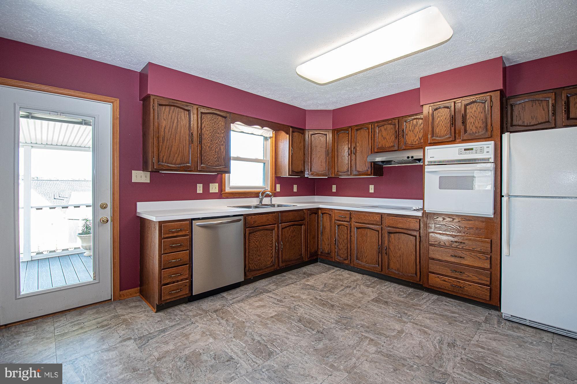 7 Ridge Road Front Royal, VA 22630 - Photo 22 of 48 Kitchen with access to screened-in deck