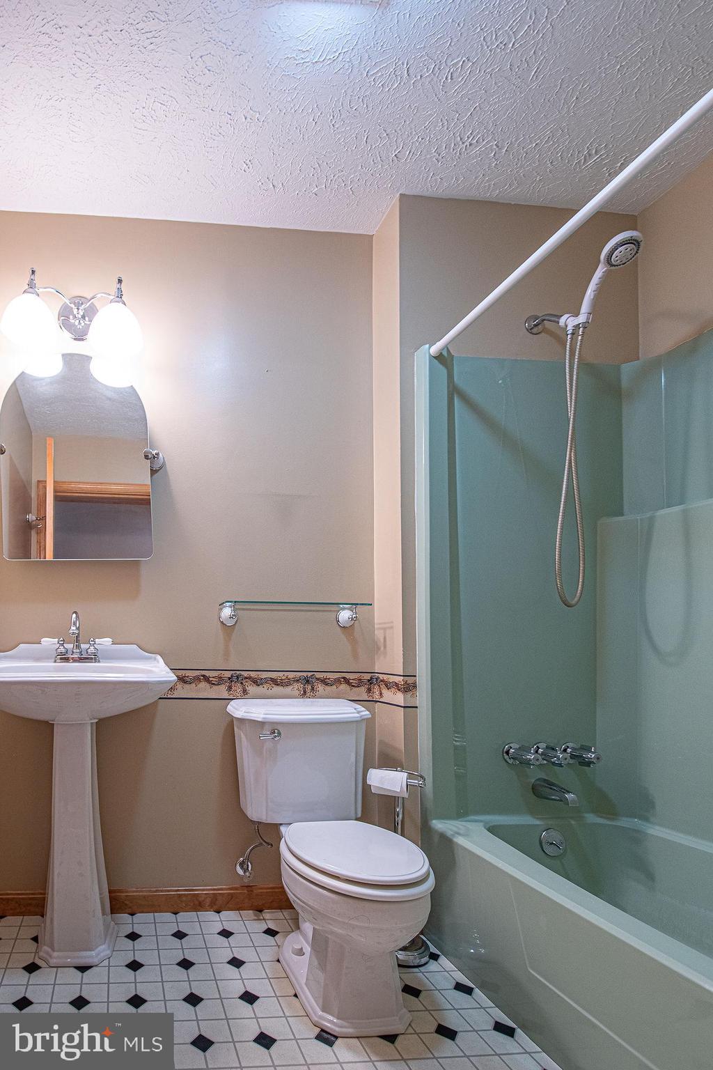 7 Ridge Road Front Royal, VA 22630 - Photo 29 of 48 Full bath