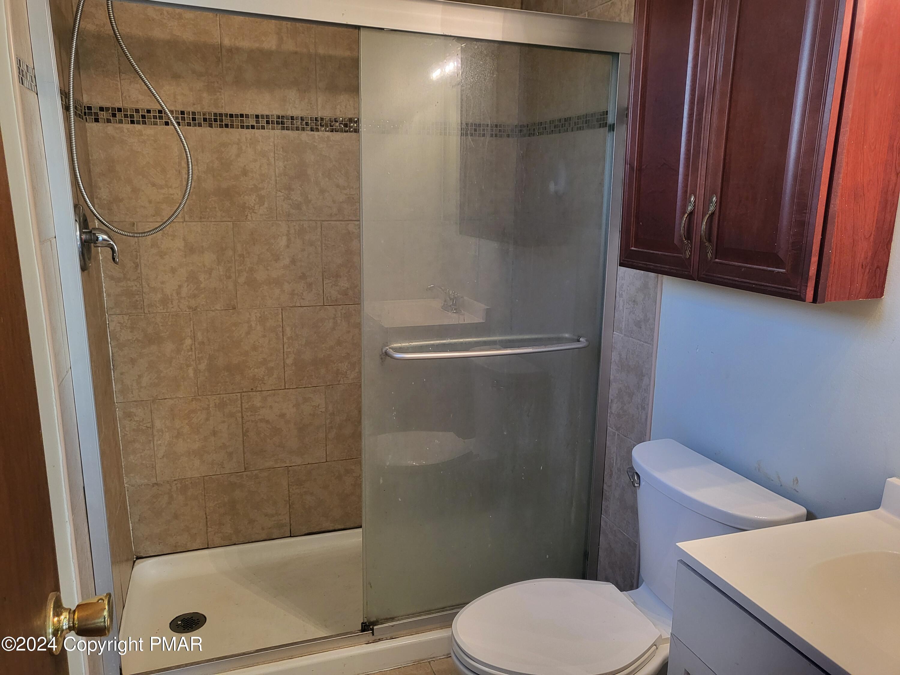 2153 Gravel Road Canadensis, PA 18325 - Photo 12 of 30 Primary Bedroom Bath