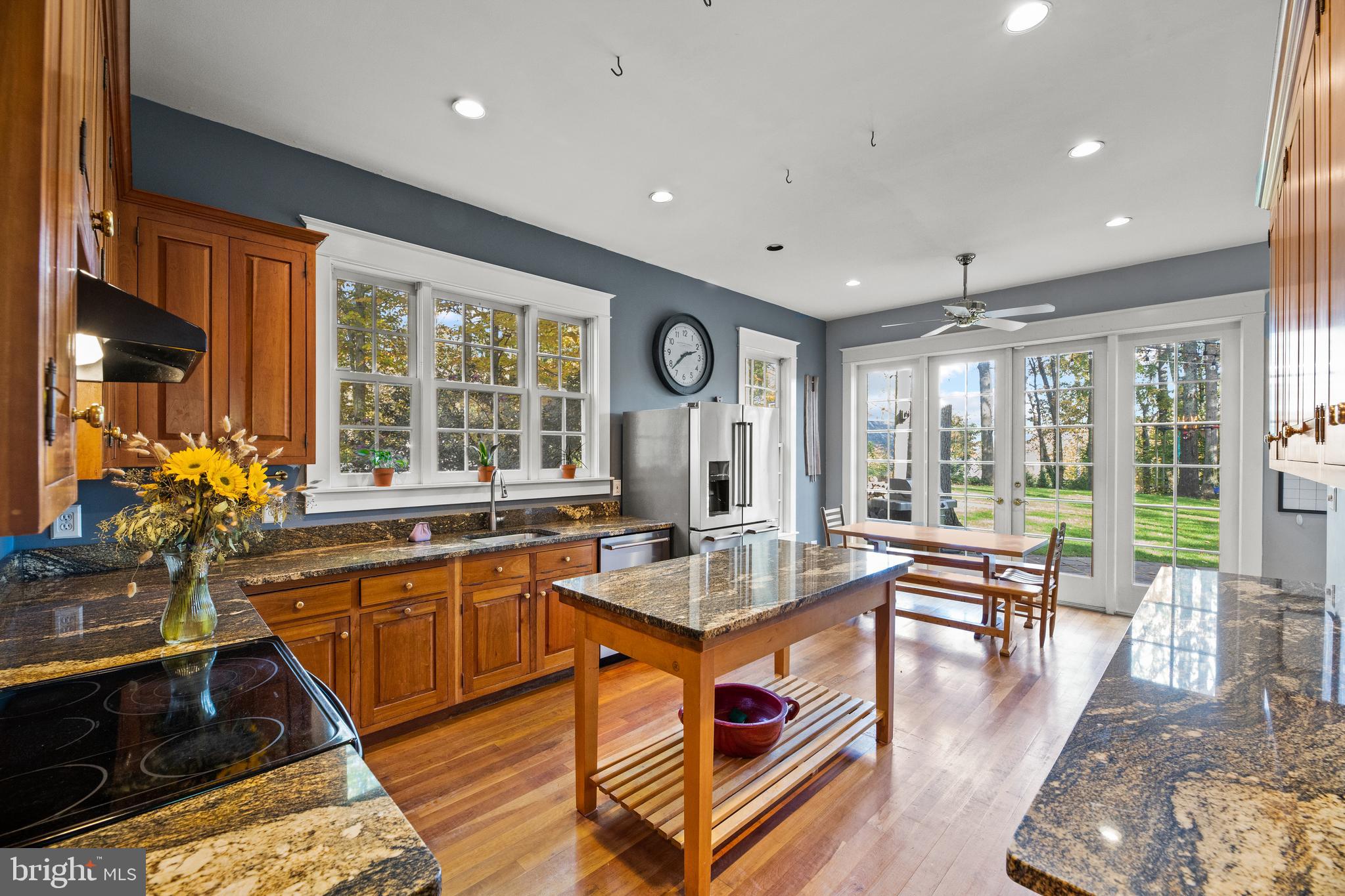 1727 Robinhood Road Annapolis, MD 21401 - Photo 15 of 44 Spacious kitchen w/ granite countertops