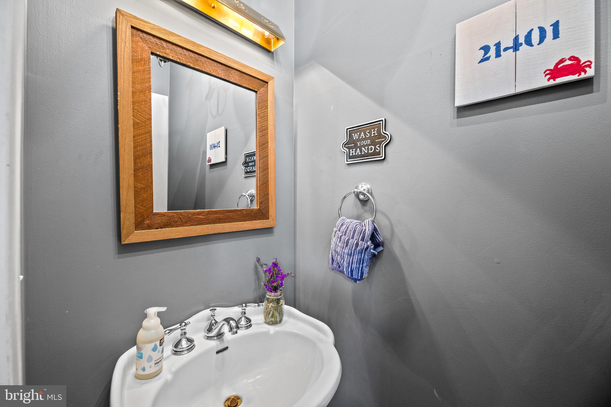 1727 Robinhood Road Annapolis, MD 21401 - Photo 19 of 44 Main level powder room