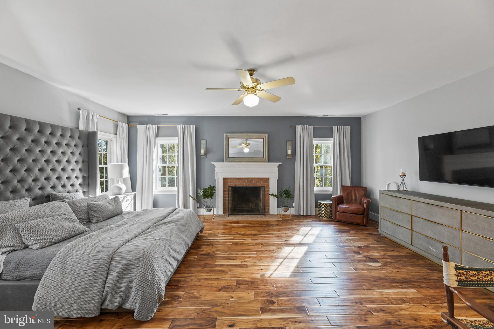 1727 Robinhood Road Annapolis, MD 21401 - Photo 21 of 44 Master bdrm with fireplace