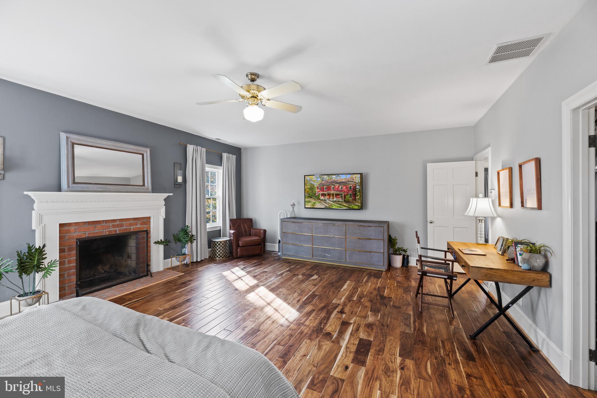 1727 Robinhood Road Annapolis, MD 21401 - Photo 22 of 44 Spacious master bdrm w/ walk-in closet
