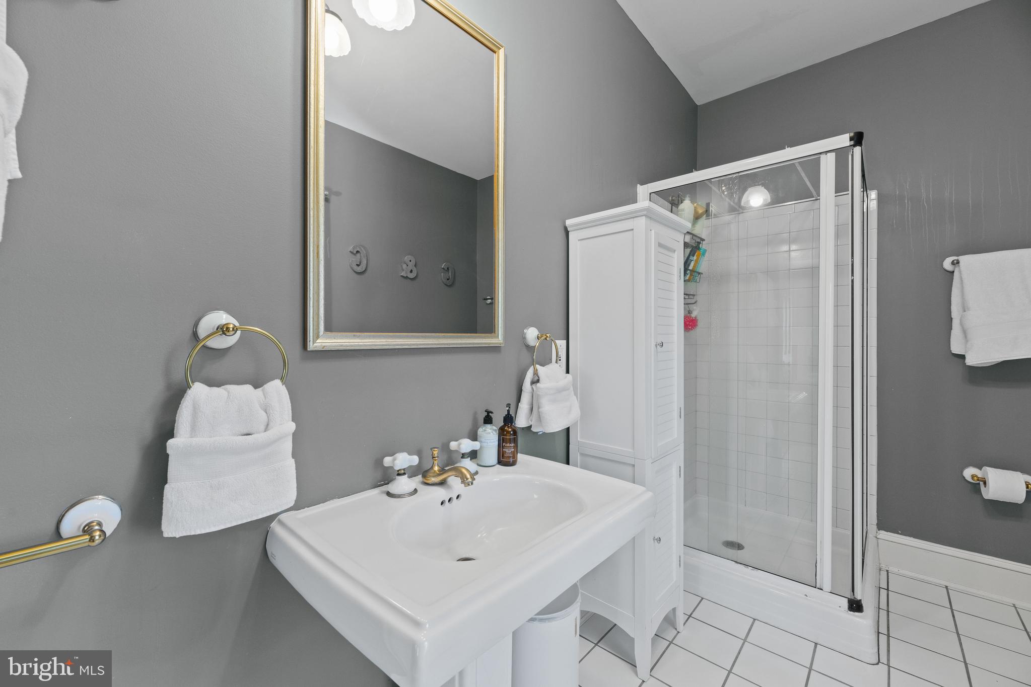 1727 Robinhood Road Annapolis, MD 21401 - Photo 23 of 44 Master bathroom
