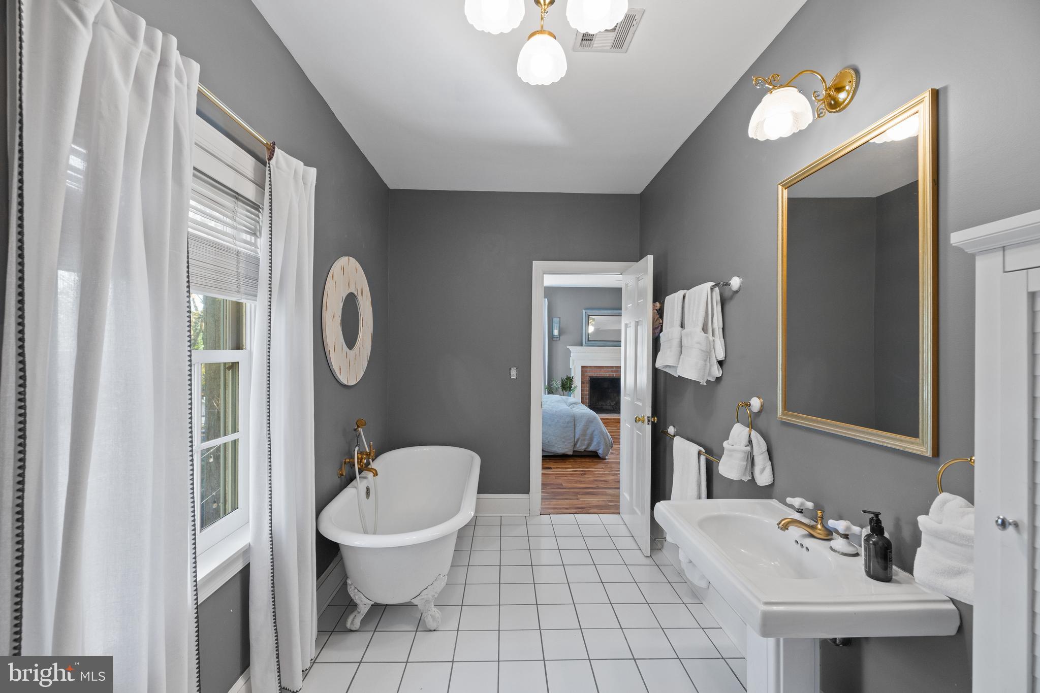 1727 Robinhood Road Annapolis, MD 21401 - Photo 24 of 44 Master bathroom w/ claw foot tub & bidet