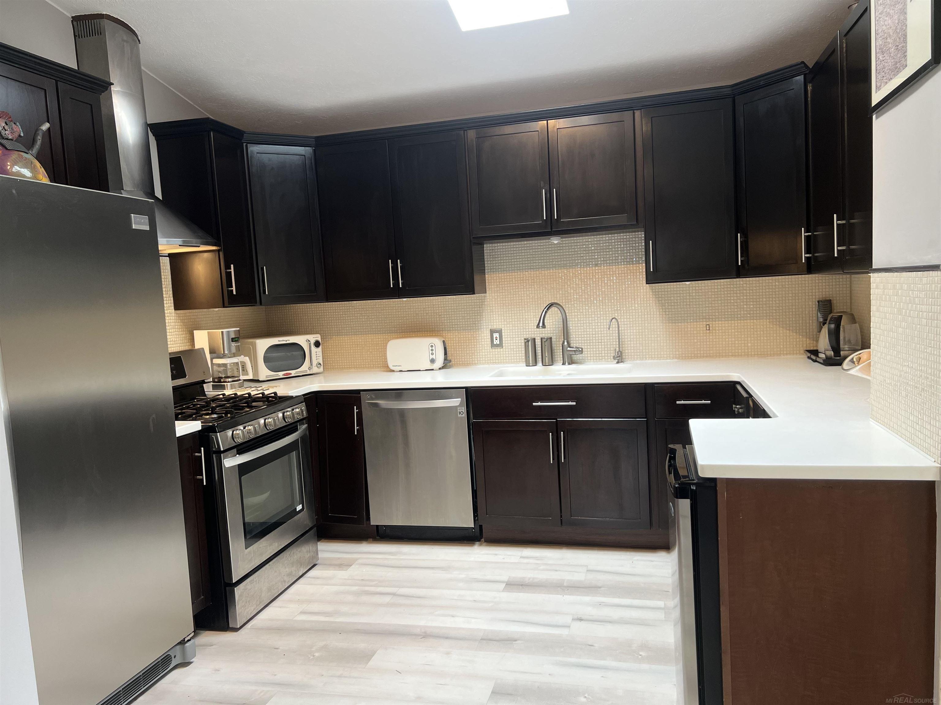 1441 6th Street Northwest Grand Rapids, MI 49504 - Photo 2 of 27