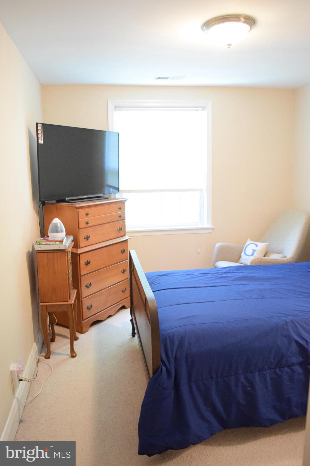 327 Westshire Road Baltimore, MD 21229 - Photo 22 of 32 Bedroom 2