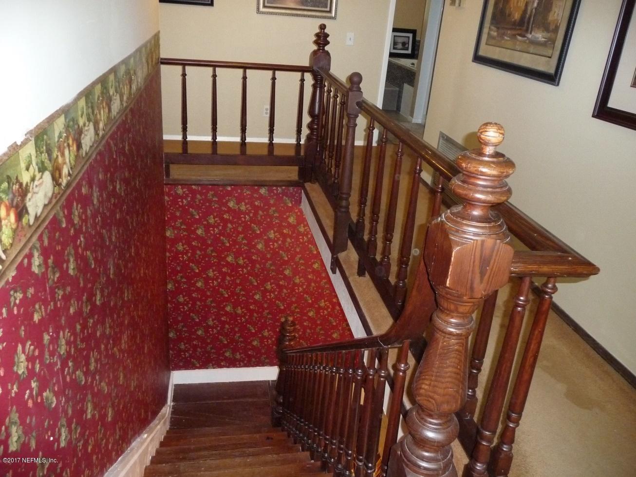 113 Hollister School Road Palatka, FL 32177 - Photo 24 of 52 STAIRCASE